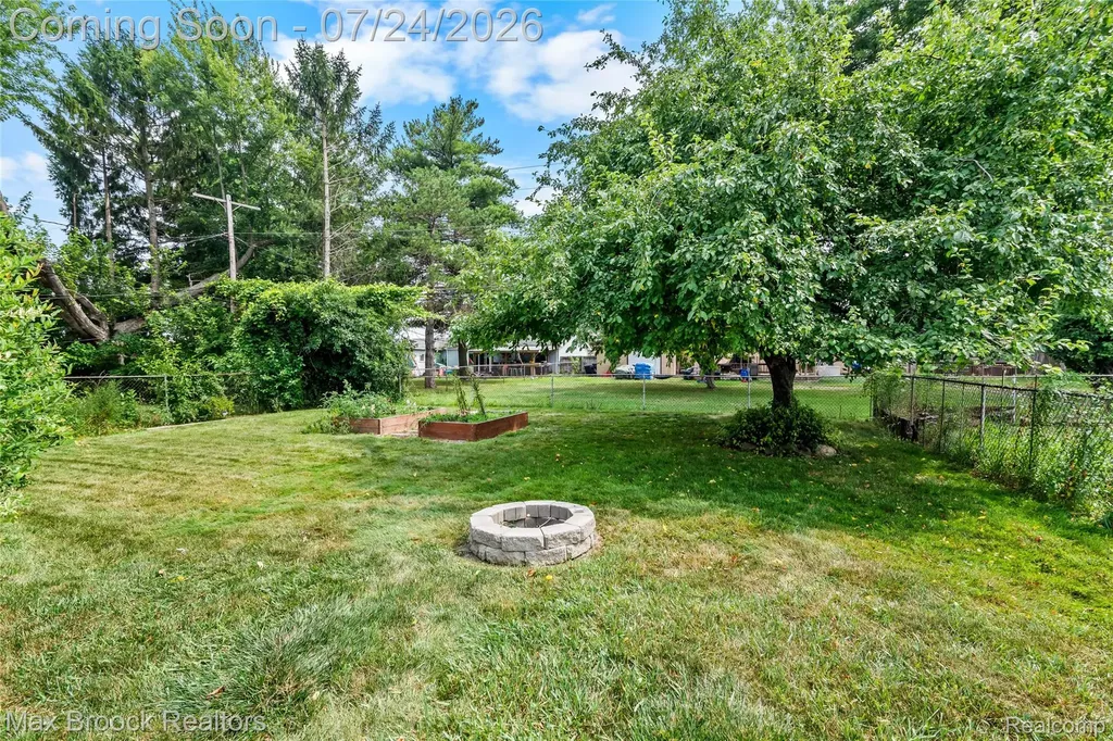 30723 Lonnie Boulevard Westland City MI 48185