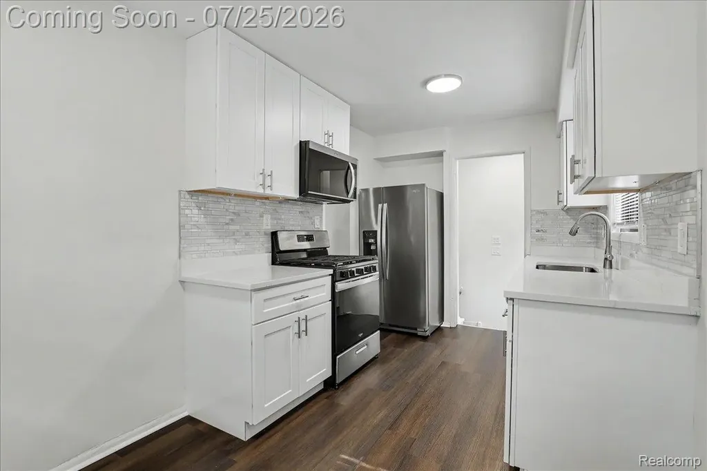 19382 Antago Street Livonia City MI 48152