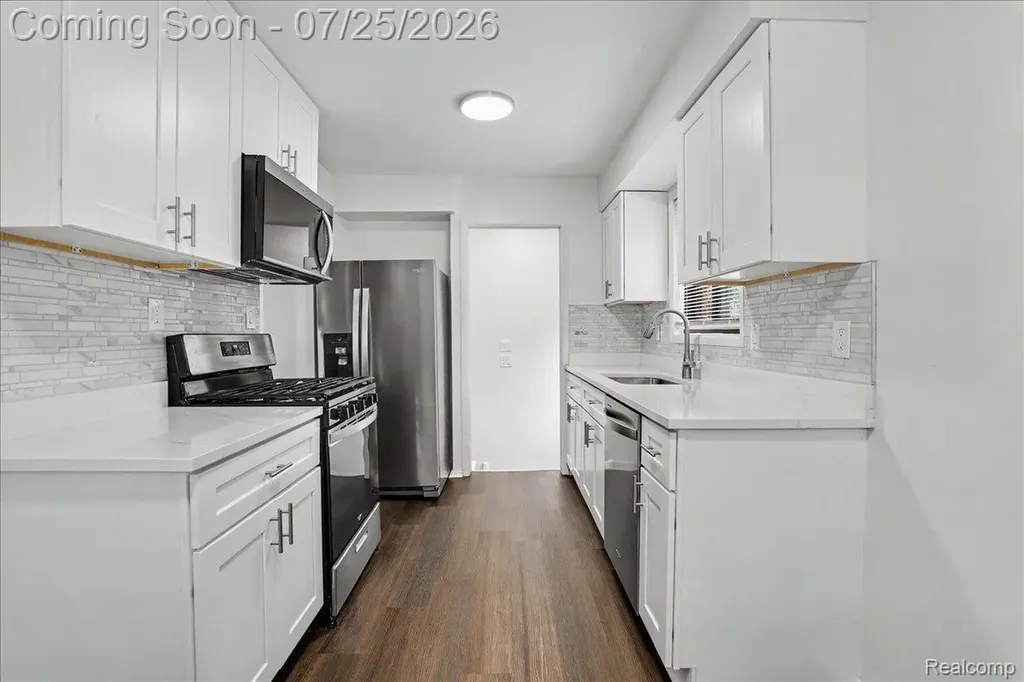 19382 Antago Street Livonia City MI 48152