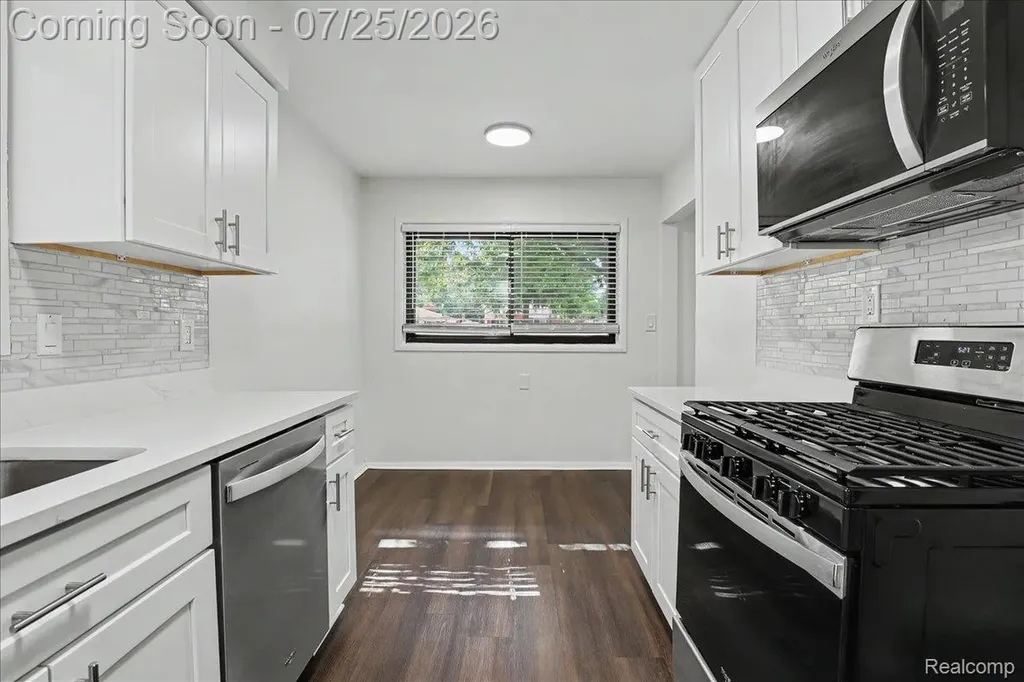 19382 Antago Street Livonia City MI 48152