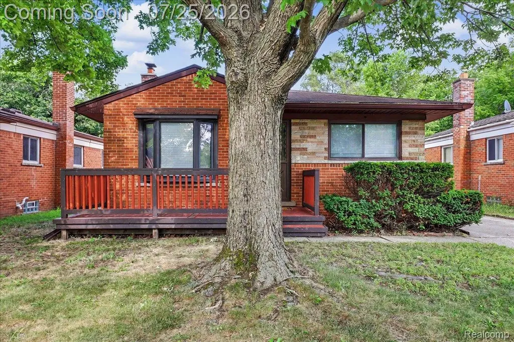 19382 Antago Street Livonia City MI 48152