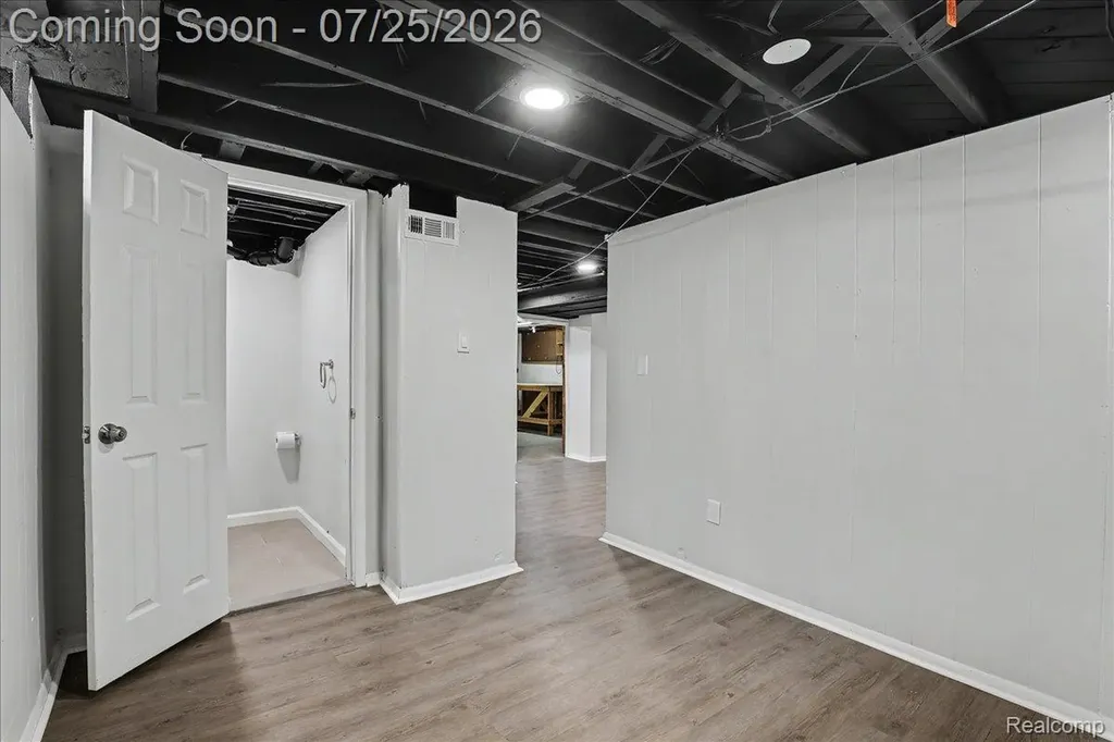 19382 Antago Street Livonia City MI 48152