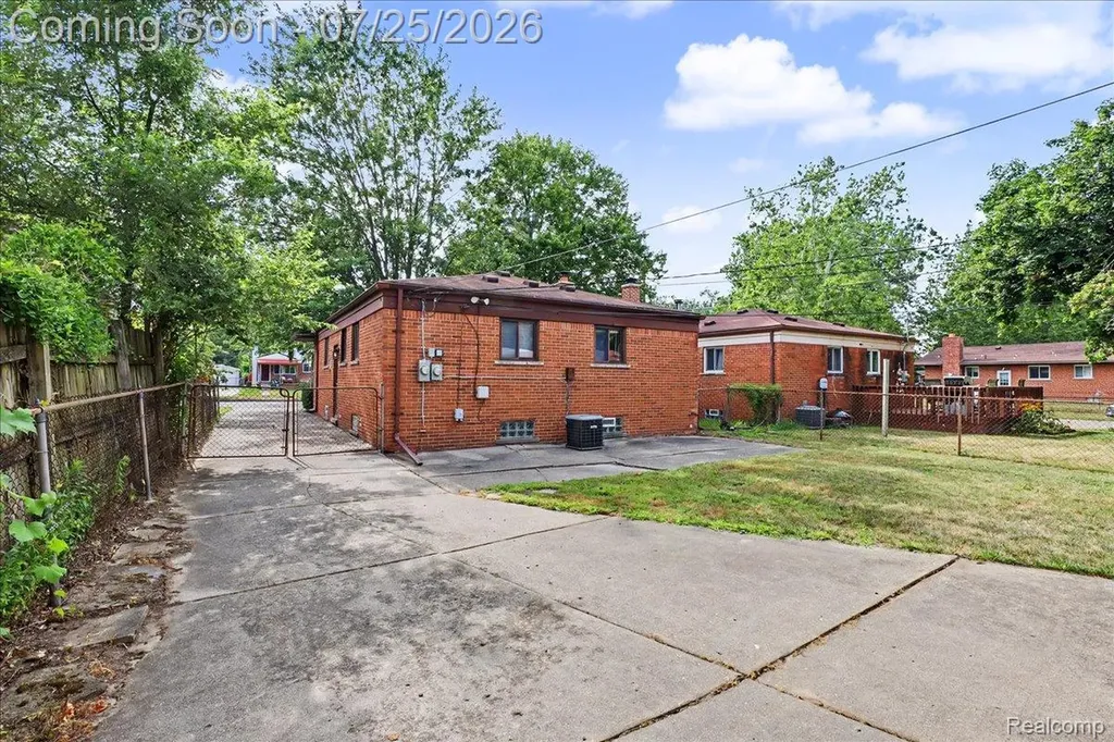 19382 Antago Street Livonia City MI 48152