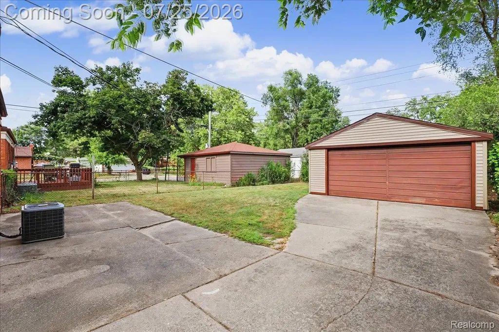 19382 Antago Street Livonia City MI 48152