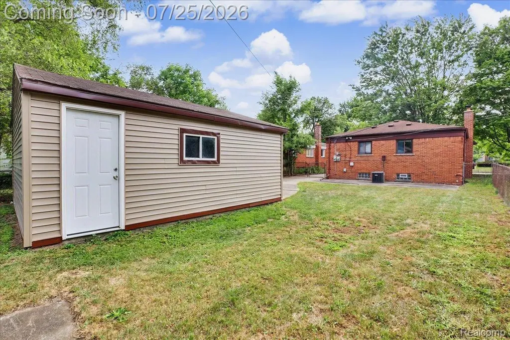 19382 Antago Street Livonia City MI 48152