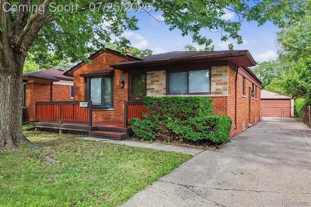 19382 Antago Street Livonia City MI 48152