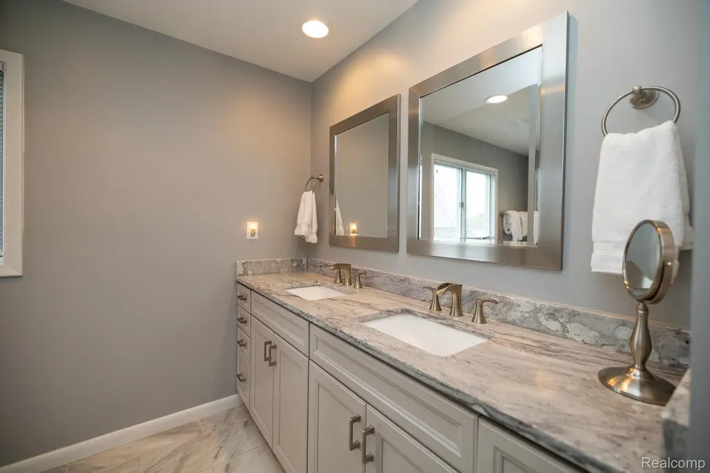 625 Island Drive White Lake Charter Township MI 48386