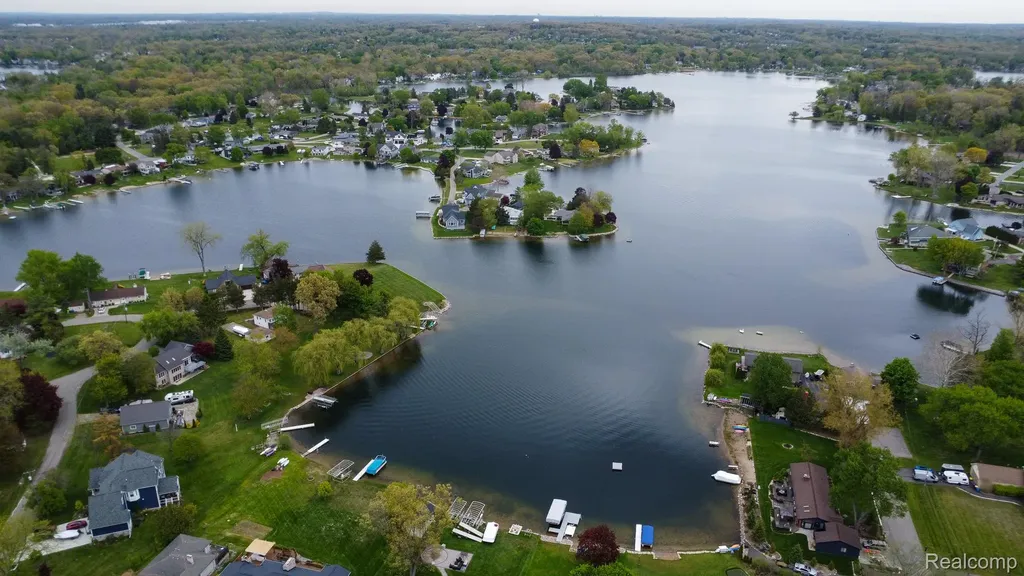 625 Island Drive White Lake Charter Township MI 48386