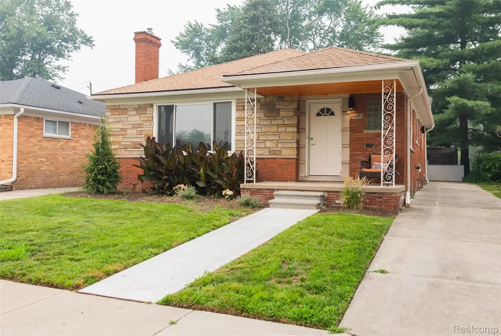 24091 Eastwood Street Oak Park City MI 48237