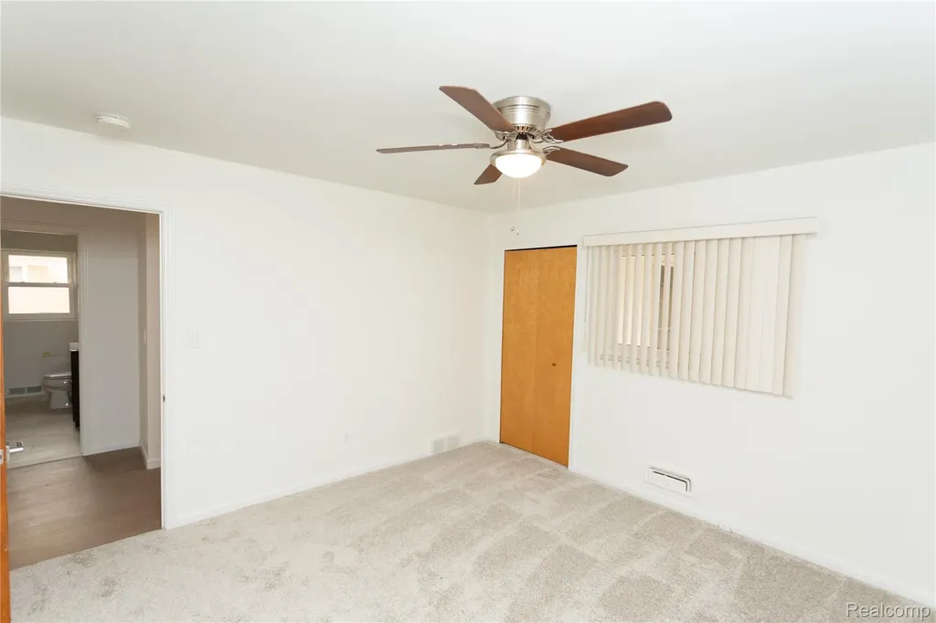 24091 Eastwood Street Oak Park City MI 48237