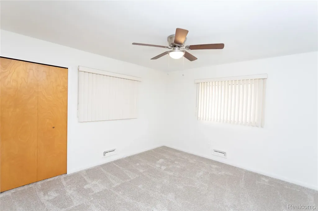 24091 Eastwood Street Oak Park City MI 48237