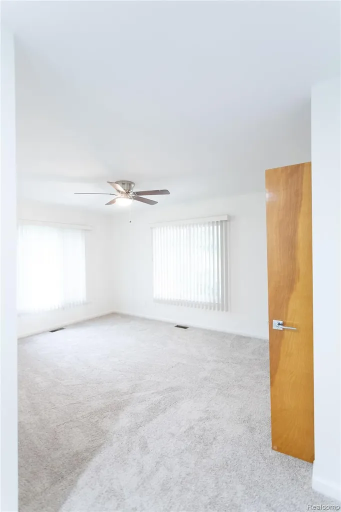 24091 Eastwood Street Oak Park City MI 48237