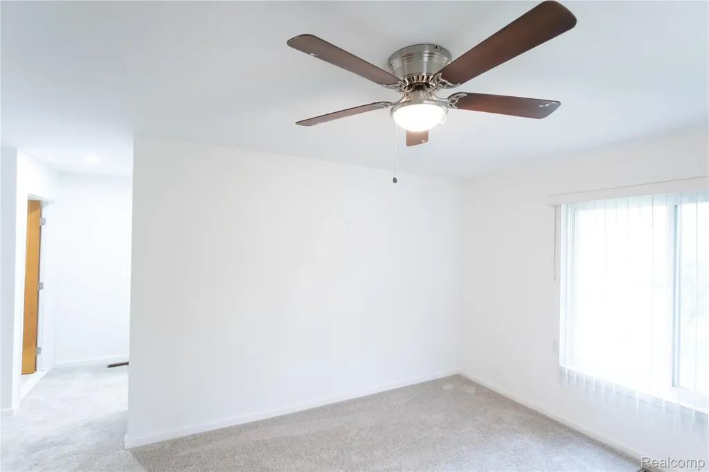 24091 Eastwood Street Oak Park City MI 48237
