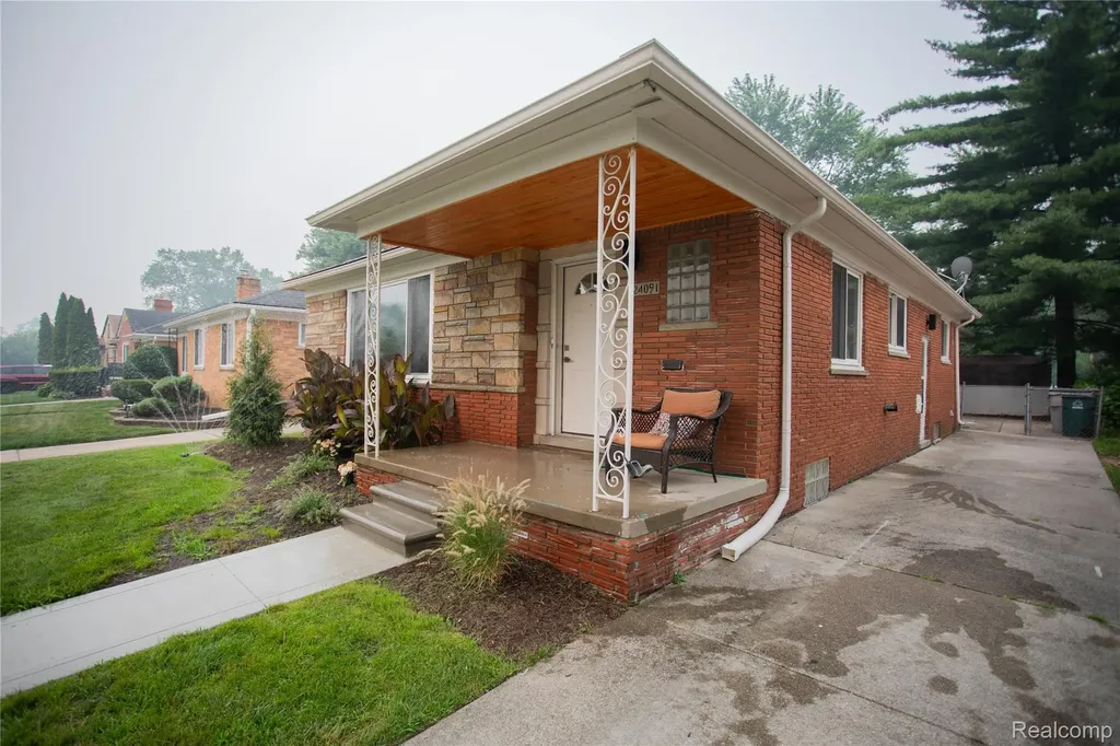 24091 Eastwood Street Oak Park City MI 48237