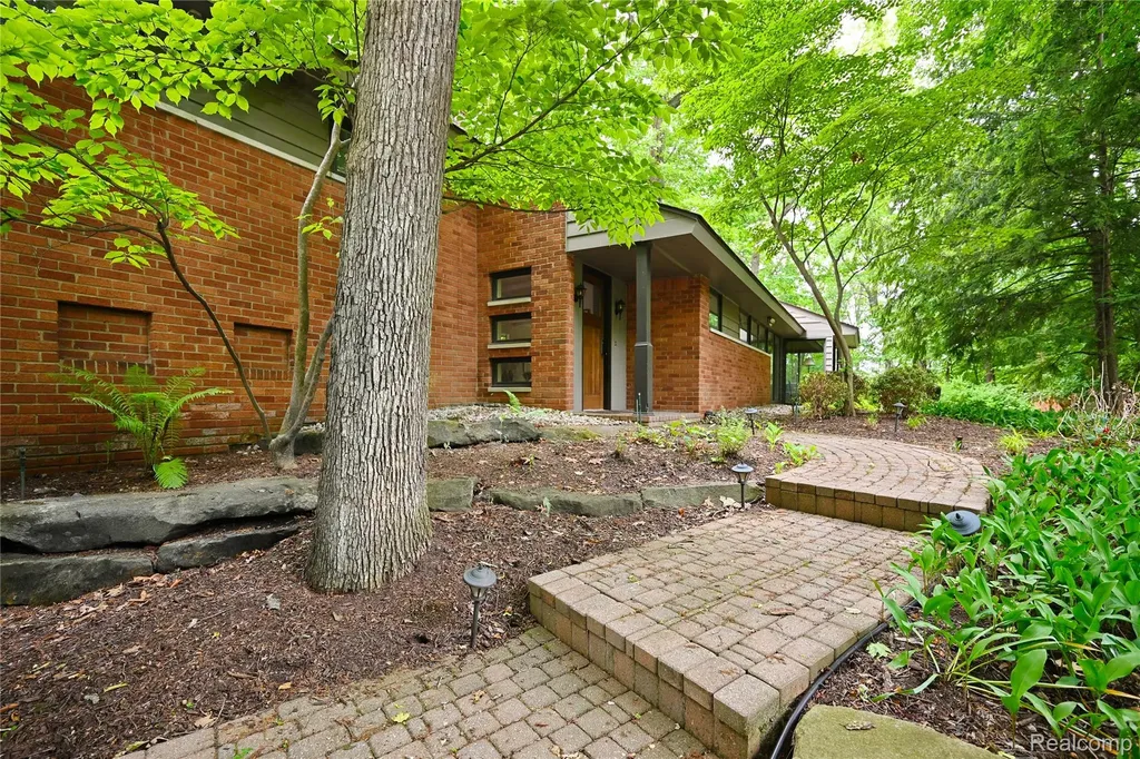 3310 Dogwood Court Bloomfield Hills City MI 48304