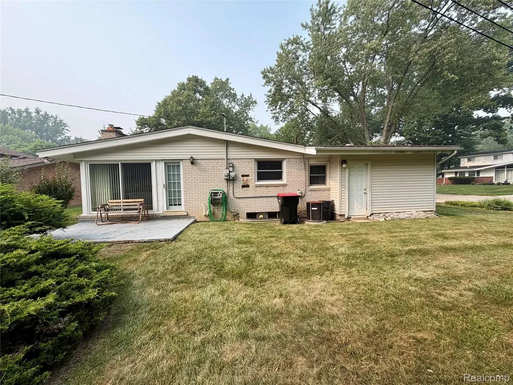 19007 Webster Avenue Southfield City MI 48076