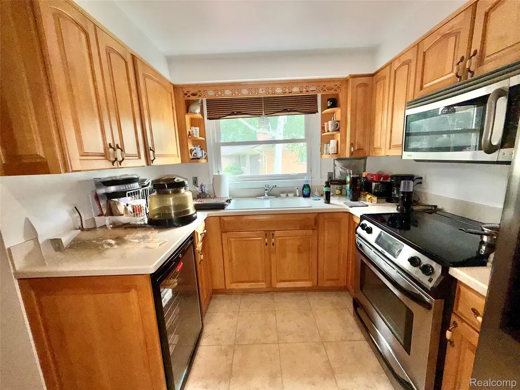 19007 Webster Avenue Southfield City MI 48076