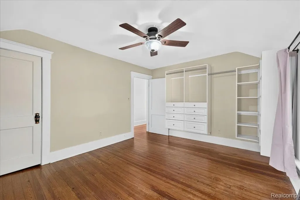 27108 E River Road Grosse Ile Township MI 48138