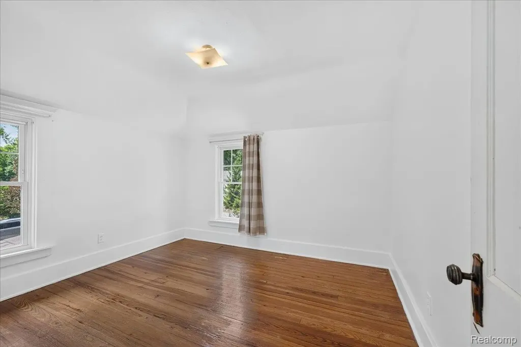27108 E River Road Grosse Ile Township MI 48138