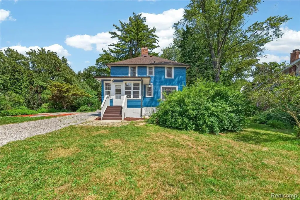 27108 E River Road Grosse Ile Township MI 48138