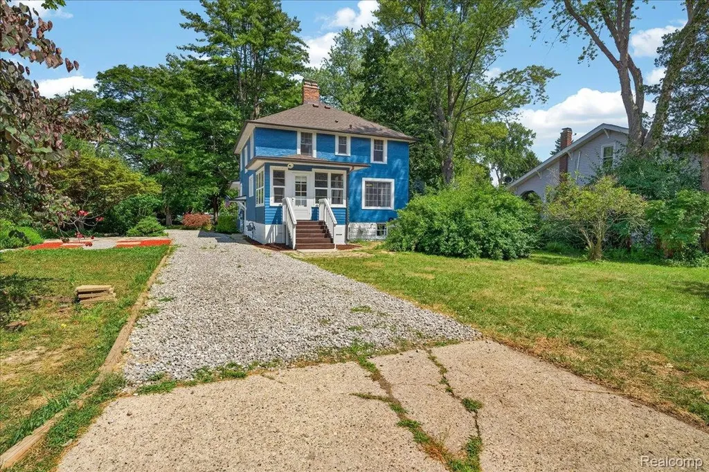 27108 E River Road Grosse Ile Township MI 48138