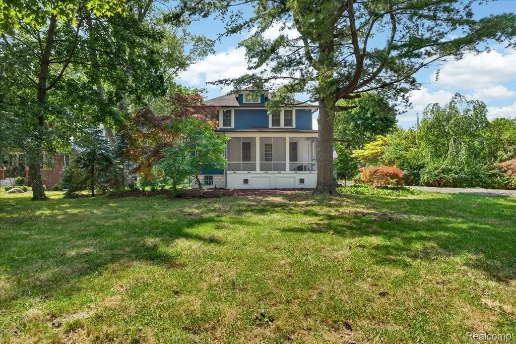 27108 E River Road Grosse Ile Township MI 48138