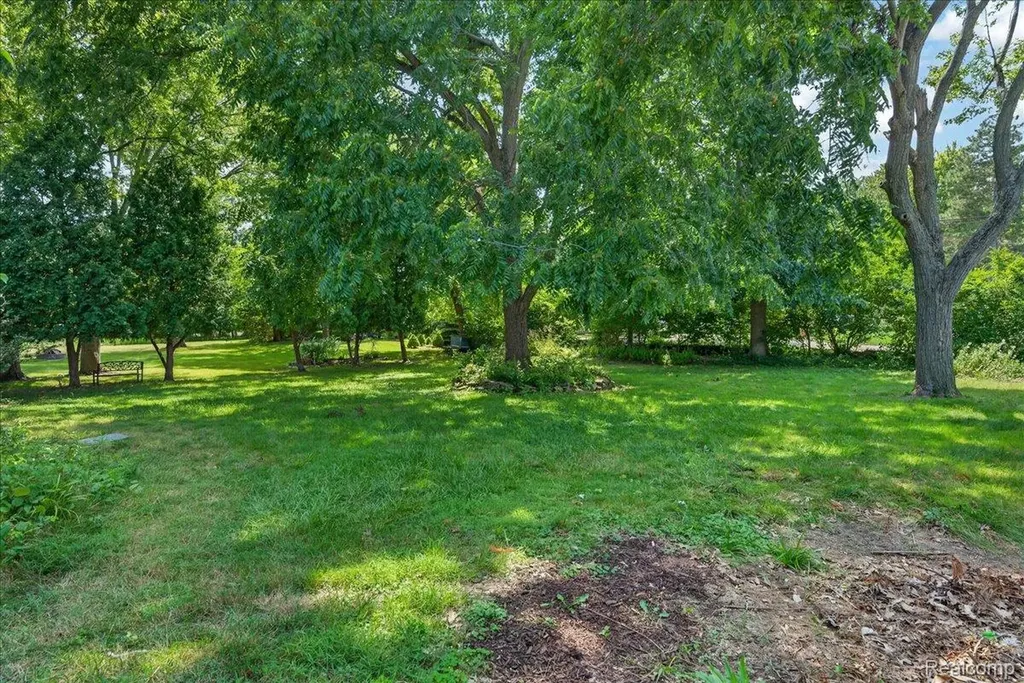 27108 E River Road Grosse Ile Township MI 48138