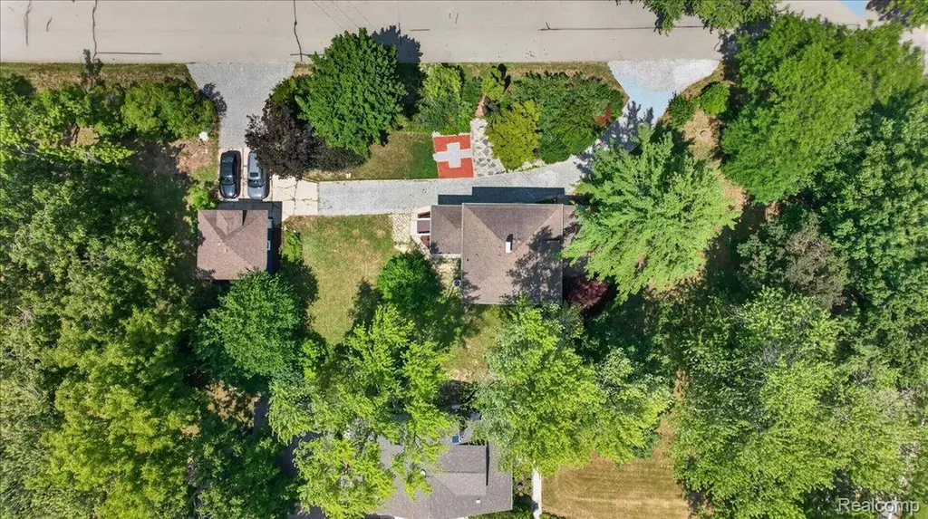 27108 E River Road Grosse Ile Township MI 48138