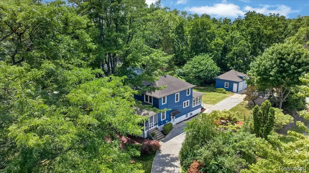 27108 E River Road Grosse Ile Township MI 48138