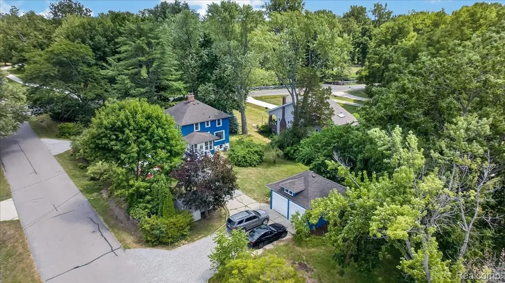 27108 E River Road Grosse Ile Township MI 48138