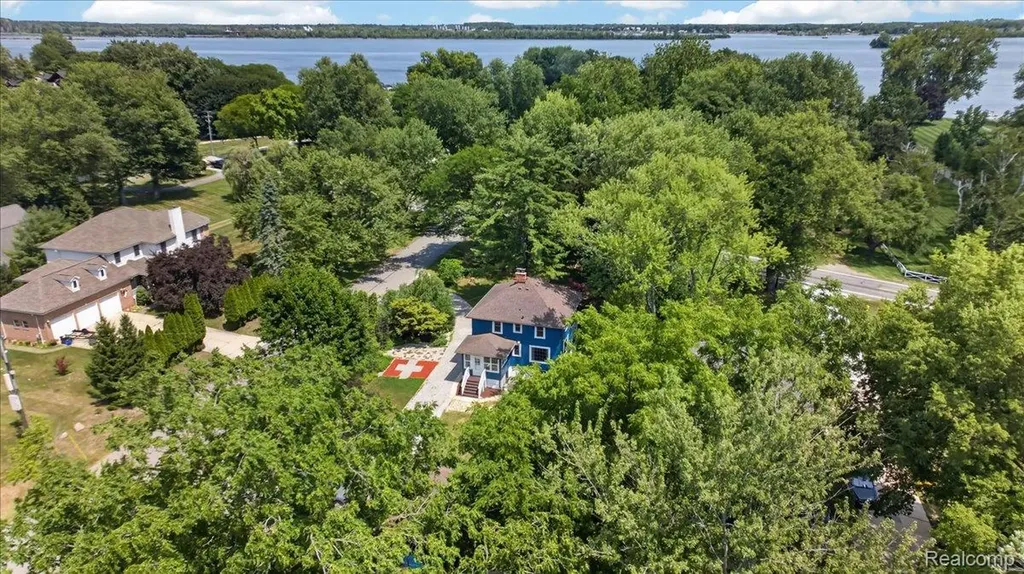 27108 E River Road Grosse Ile Township MI 48138