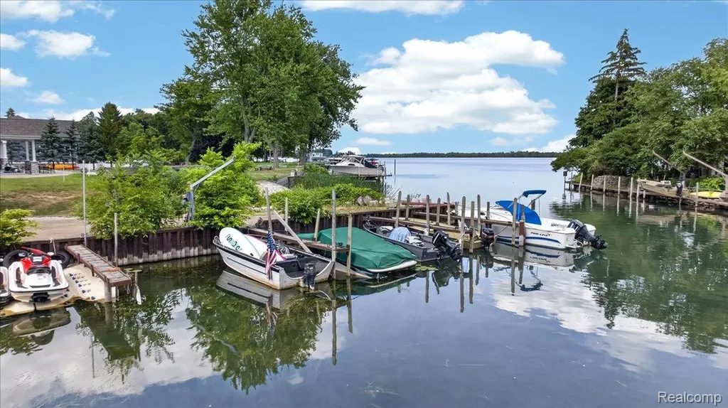 27108 E River Road Grosse Ile Township MI 48138