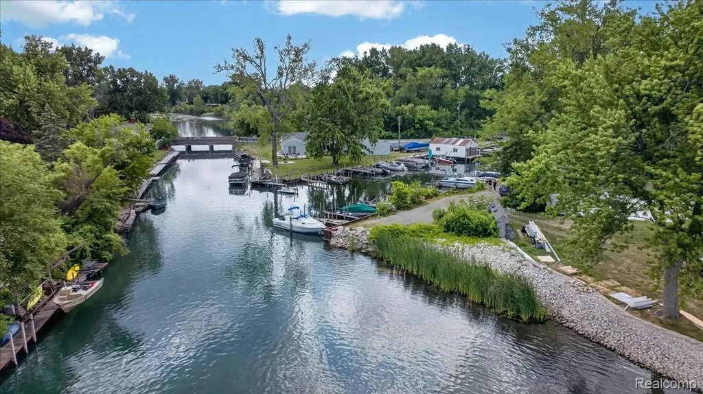 27108 E River Road Grosse Ile Township MI 48138