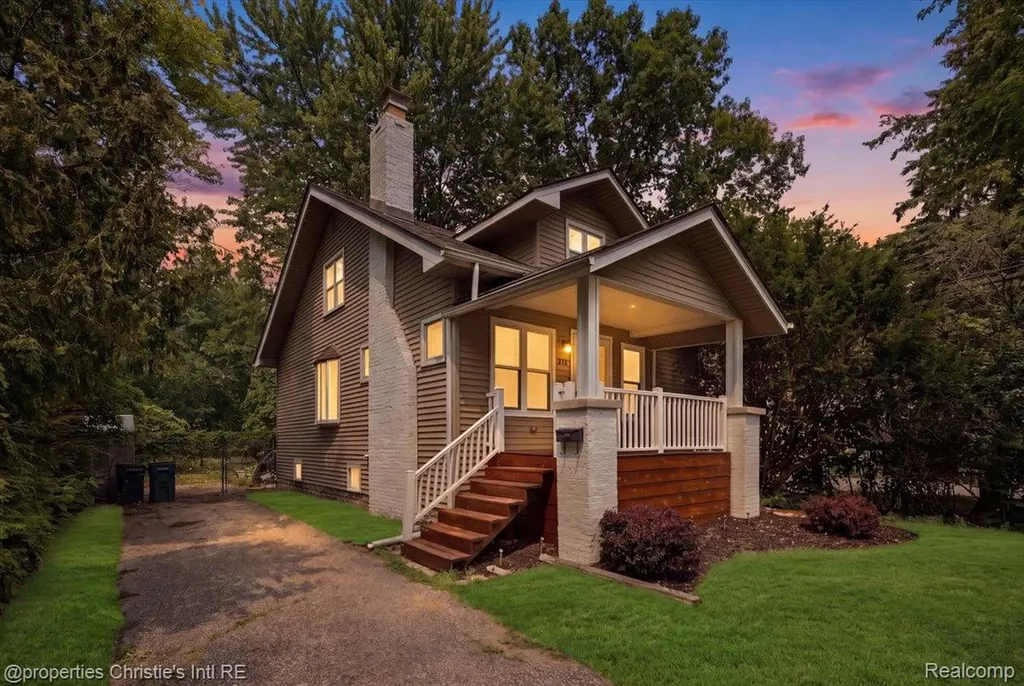 827 Gardenia Avenue Royal Oak City MI 48067