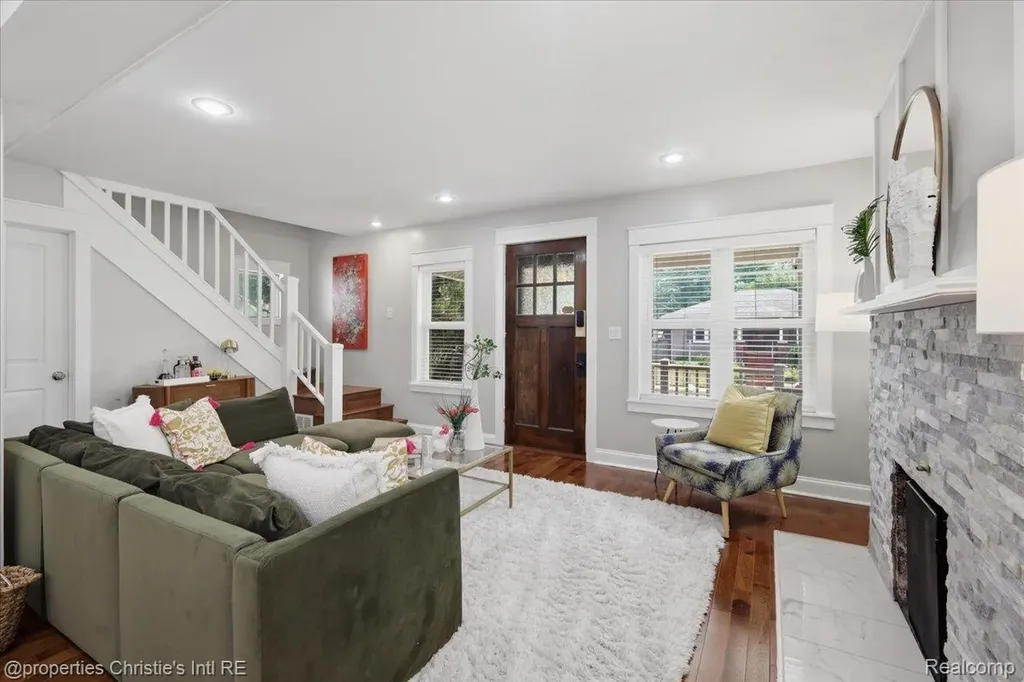 827 Gardenia Avenue Royal Oak City MI 48067