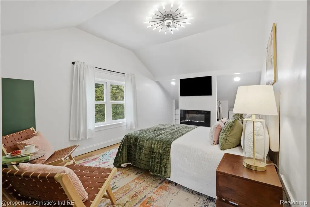 827 Gardenia Avenue Royal Oak City MI 48067