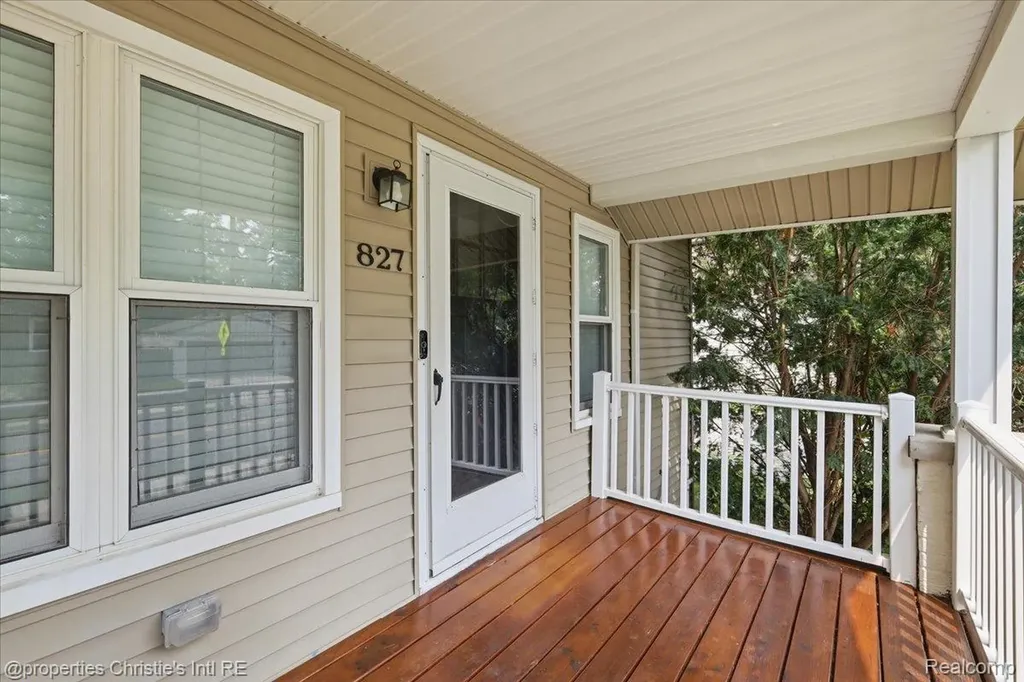 827 Gardenia Avenue Royal Oak City MI 48067