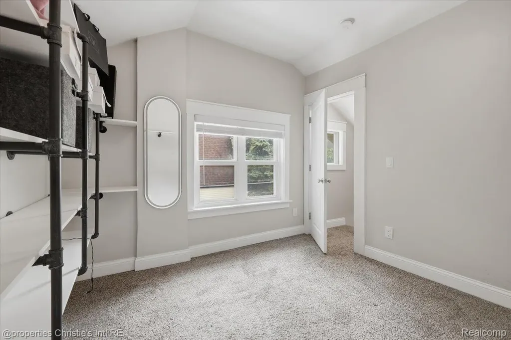 827 Gardenia Avenue Royal Oak City MI 48067