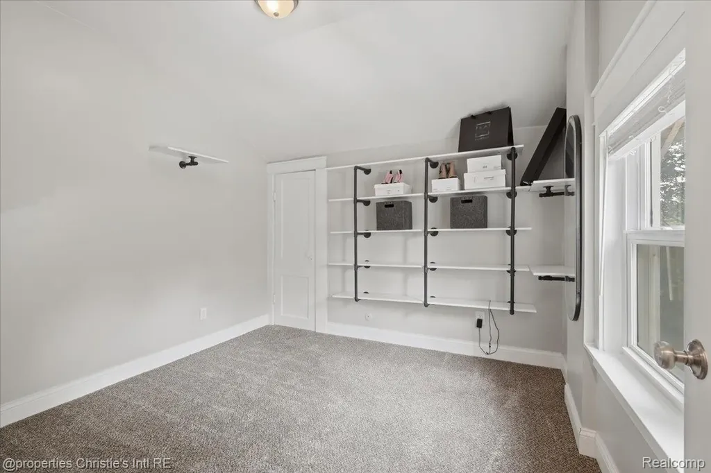827 Gardenia Avenue Royal Oak City MI 48067