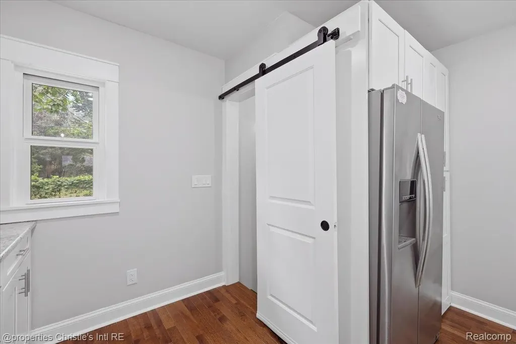 827 Gardenia Avenue Royal Oak City MI 48067
