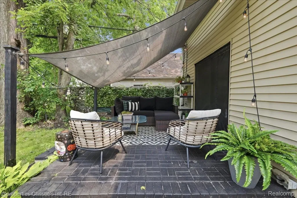827 Gardenia Avenue Royal Oak City MI 48067