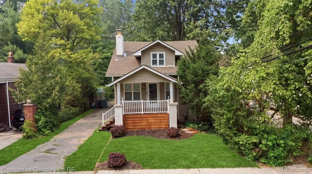 827 Gardenia Avenue Royal Oak City MI 48067