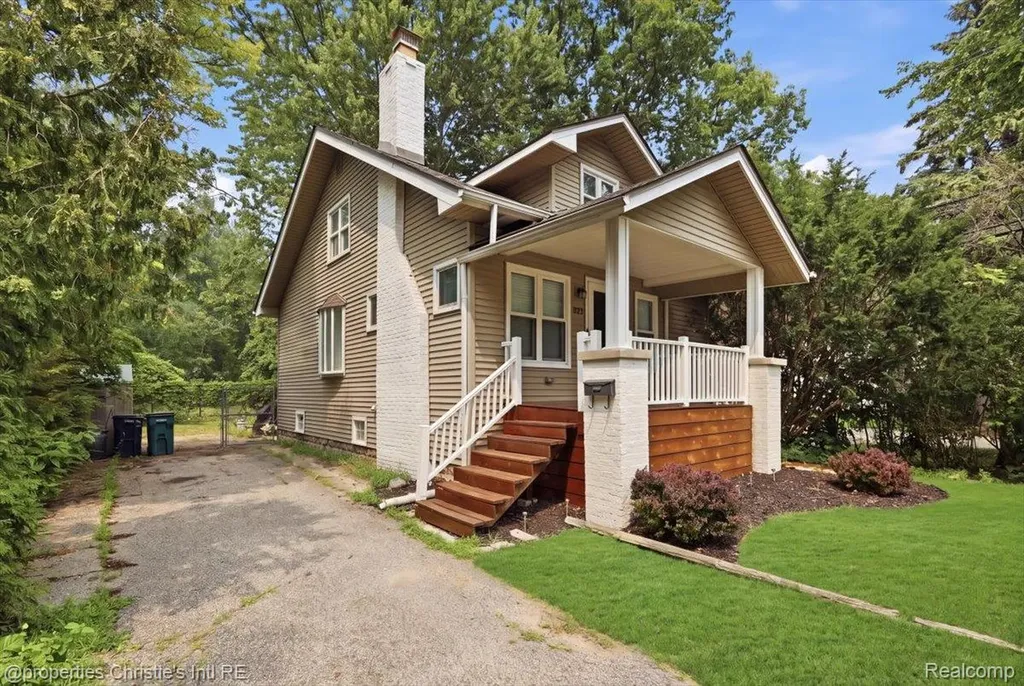 827 Gardenia Avenue Royal Oak City MI 48067