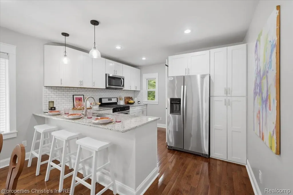 827 Gardenia Avenue Royal Oak City MI 48067