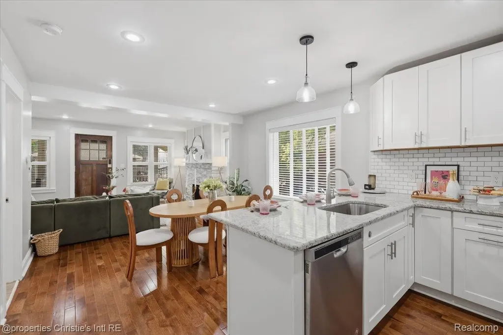 827 Gardenia Avenue Royal Oak City MI 48067