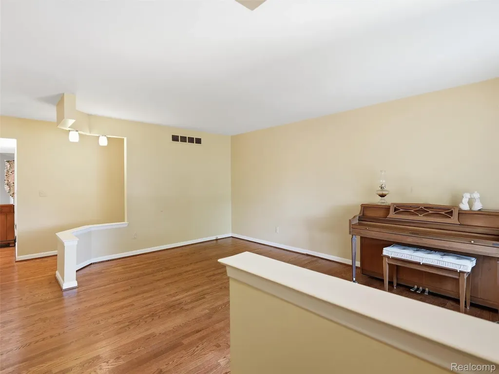 12982 Canterbury Drive Sterling Heights City MI 48312