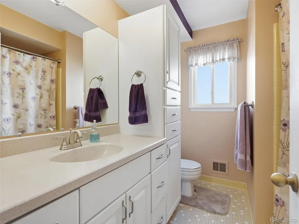 12982 Canterbury Drive Sterling Heights City MI 48312