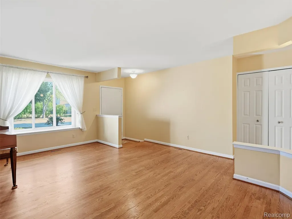 12982 Canterbury Drive Sterling Heights City MI 48312