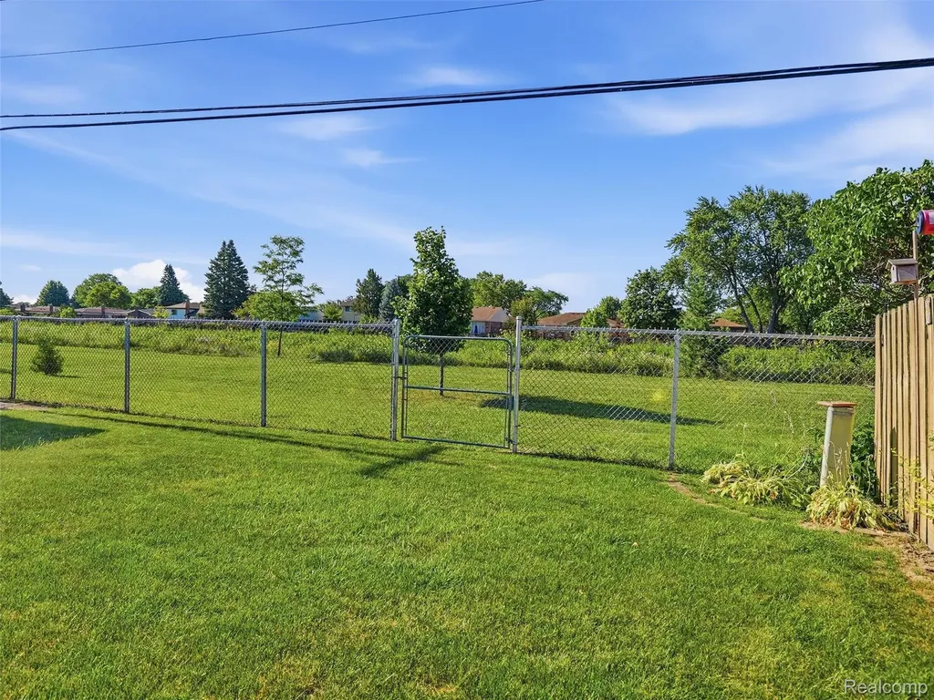 12982 Canterbury Drive Sterling Heights City MI 48312