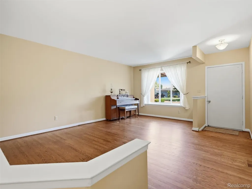 12982 Canterbury Drive Sterling Heights City MI 48312